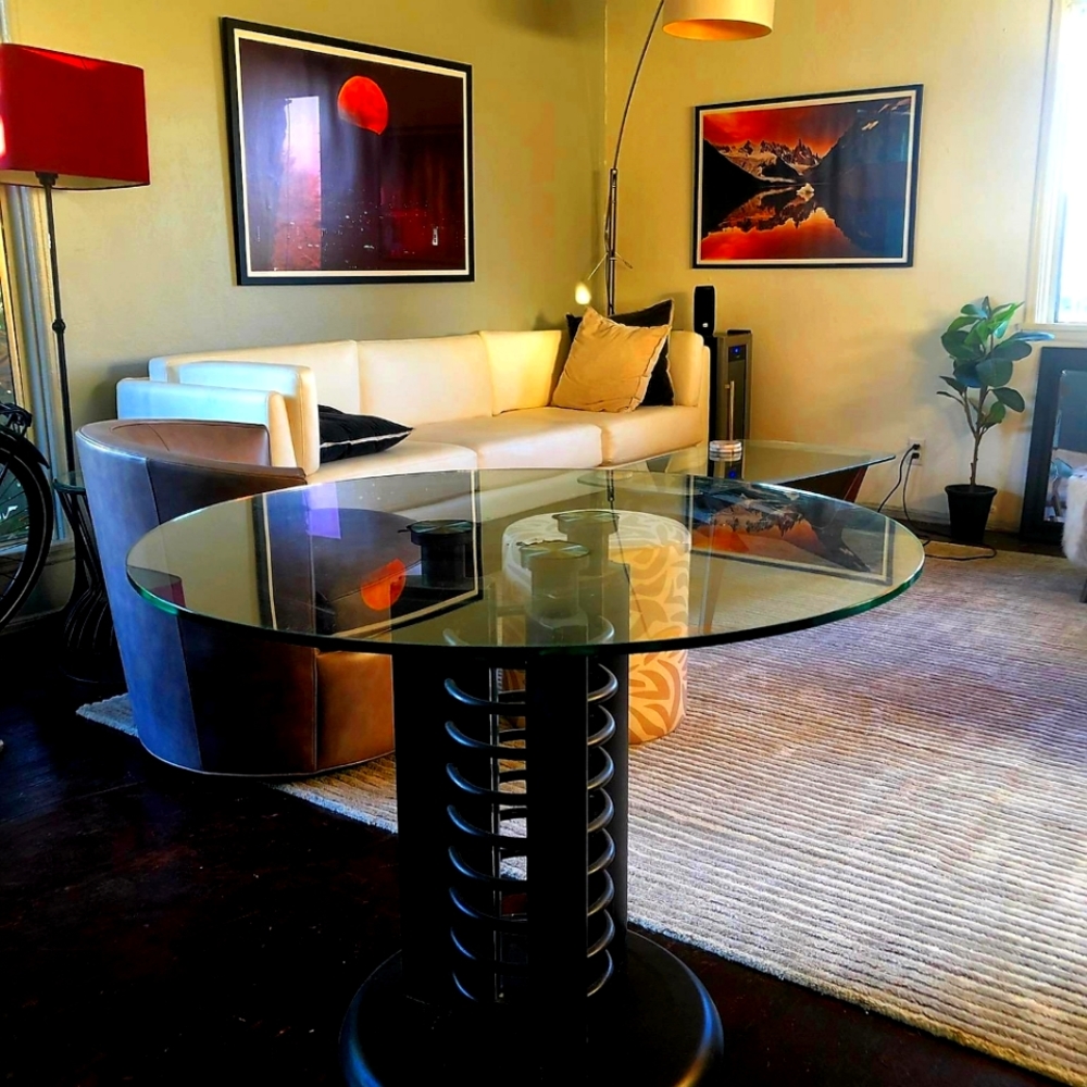 Round glass table (Los Angeles buyers referred)